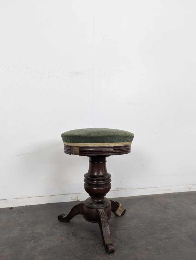 Tabouret de piano en velours vert à fût tourné