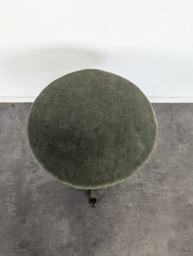 Tabouret de piano en velours vert à fût tourné