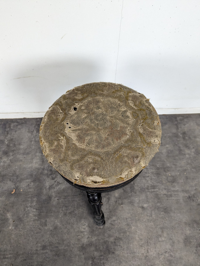 Tabouret de piano Napoléon III en bois noirci à vis à retapisser