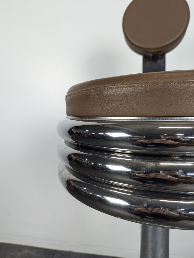 Tabouret de bar chromé à dossier pied tulipe