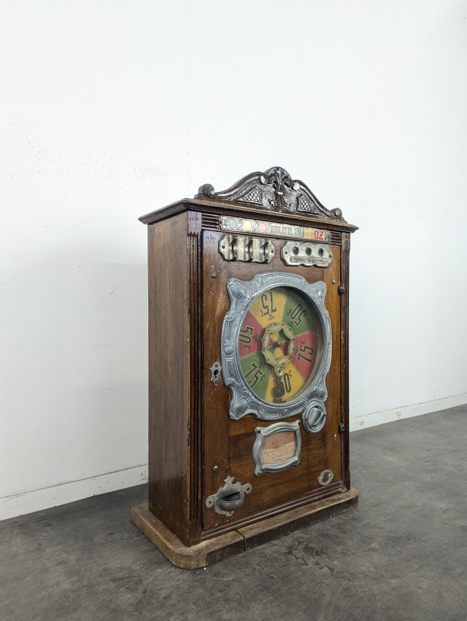 Roulette de comptoir Bussoz en chêne sculpté