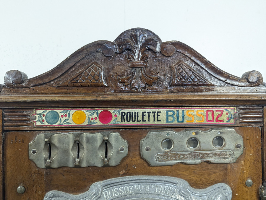 Roulette de comptoir Bussoz en chêne sculpté