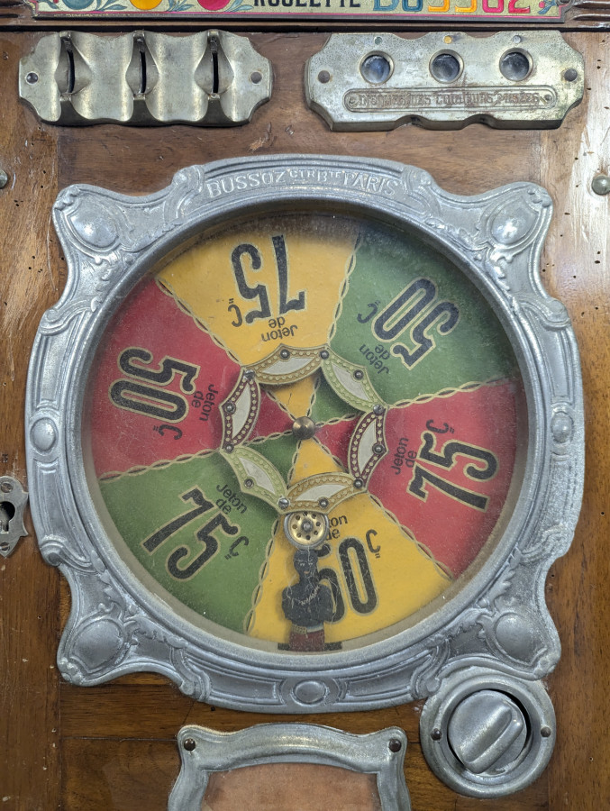 Roulette de comptoir Bussoz en chêne sculpté