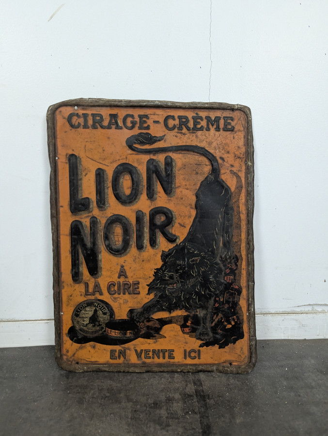 Plaque publicitaire Lion Noir cirage-crème en tôle