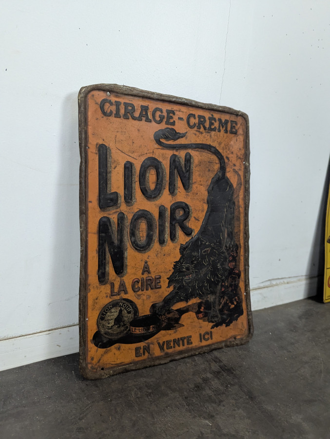 Plaque publicitaire Lion Noir cirage-crème en tôle