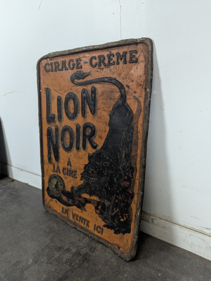 Plaque publicitaire Lion Noir cirage-crème en tôle