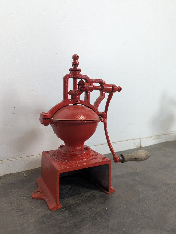 Moulin à café de comptoir Peugeot Frères en fonte rouge