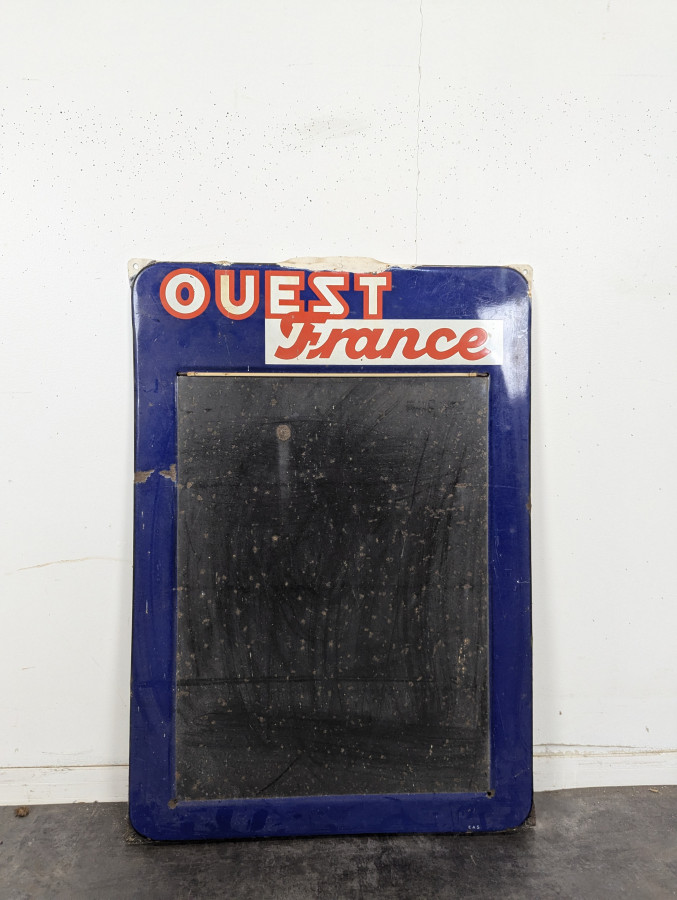 Plaque émaillée Ouest-France à ardoise porte-menu