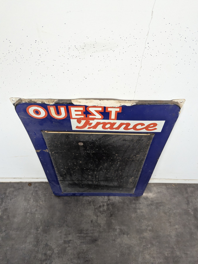 Plaque émaillée Ouest-France à ardoise porte-menu
