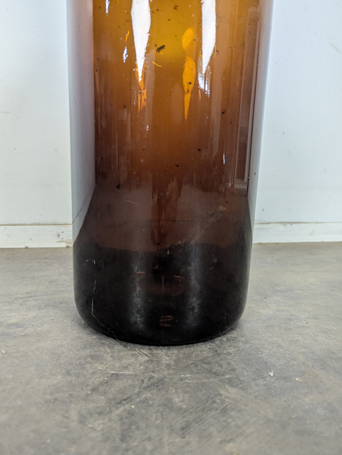 Grande bouteille ancienne en verre soufflé ambré