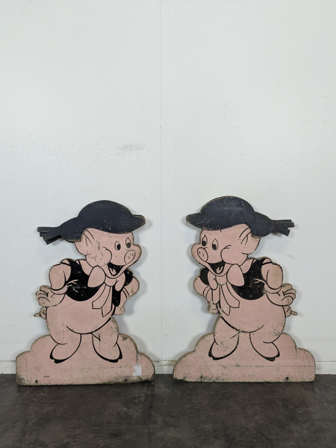 Paire de silhouettes publicitaires petits cochons en bois peint