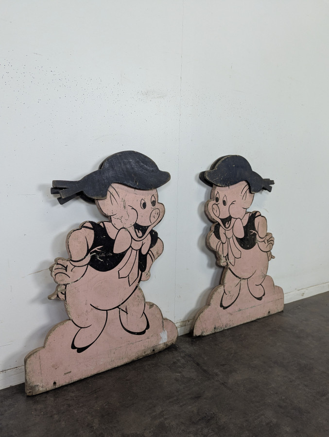 Paire de silhouettes publicitaires petits cochons en bois peint