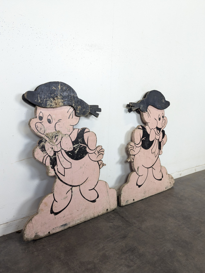 Paire de silhouettes publicitaires petits cochons en bois peint