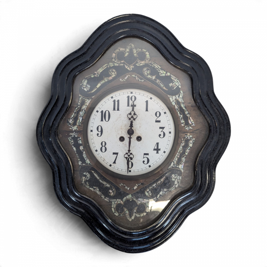 Horloge œil-de-bœuf Napoléon III incrustée de nacre