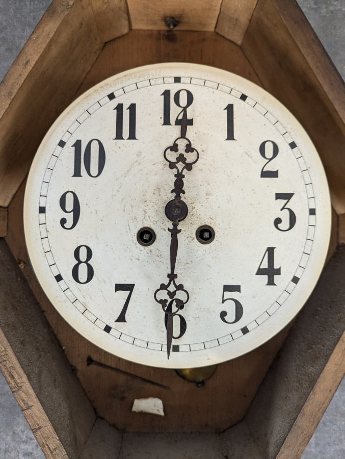 Horloge œil-de-bœuf Napoléon III incrustée de nacre