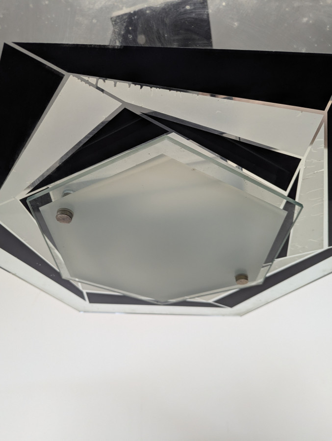 Suspension moderniste pentagonale en verre et métal laqué noir