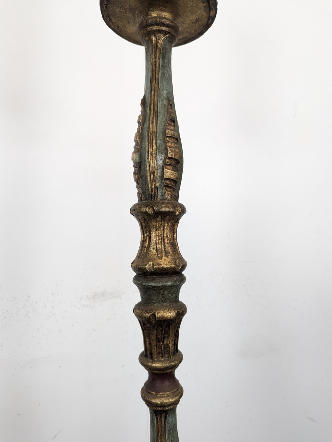Lampadaire torchère en bois sculpté et doré