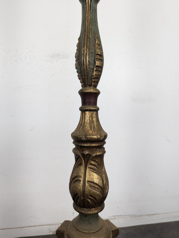 Lampadaire torchère en bois sculpté et doré