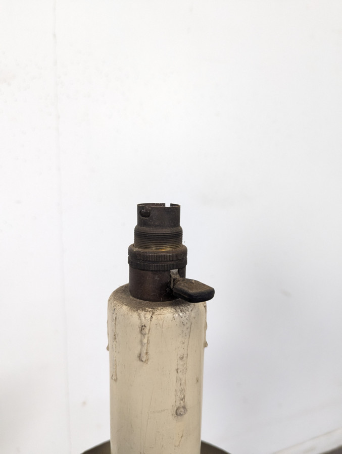 Lampe pique-cierge en laiton montée à l'électricité