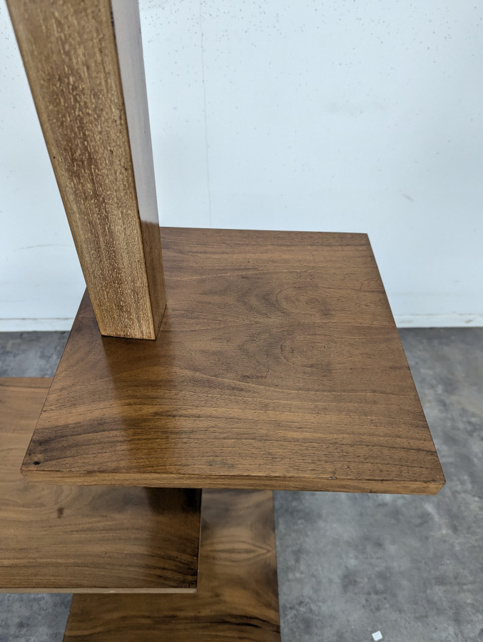 Lampadaire à tablettes moderniste en bois années 50