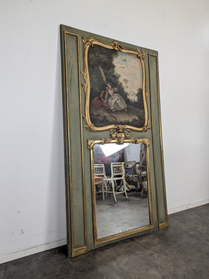 Trumeau Louis XV en bois laqué vert à scène galante