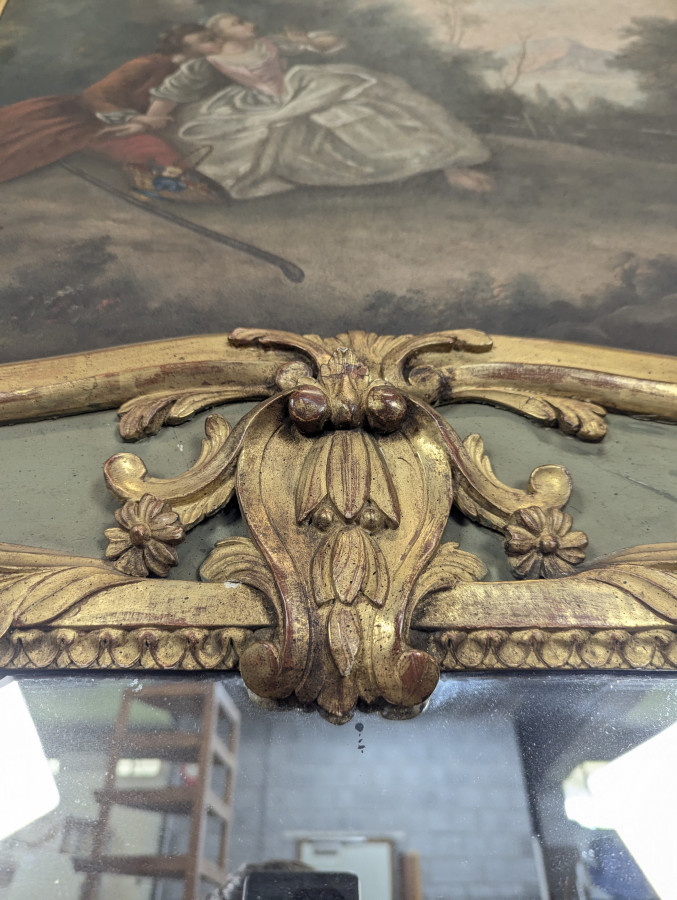 Trumeau Louis XV en bois laqué vert à scène galante