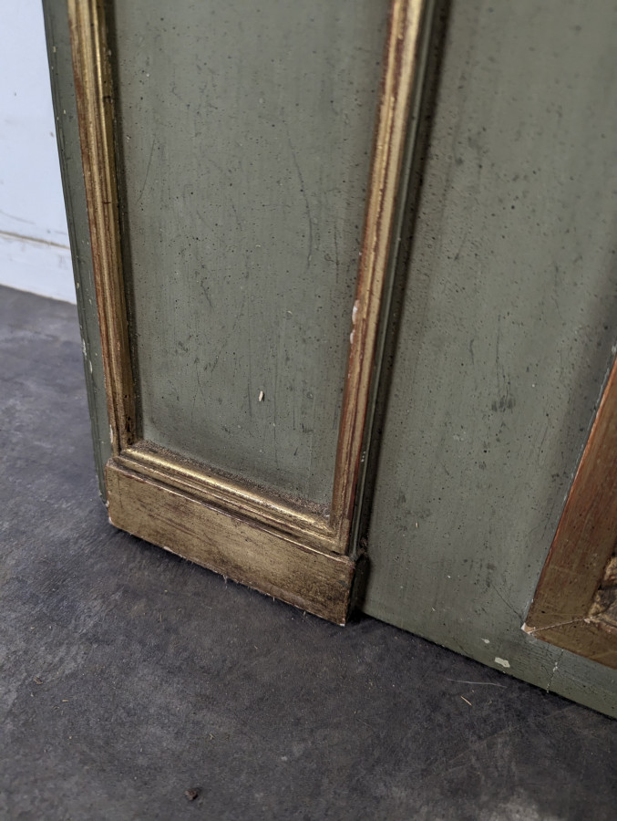 Trumeau Louis XV en bois laqué vert à scène galante