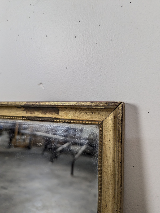 Miroir rectangulaire à cadre en bois doré
