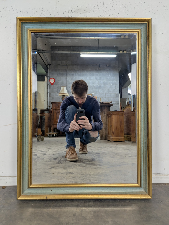 Miroir rectangulaire à cadre laqué vert et doré