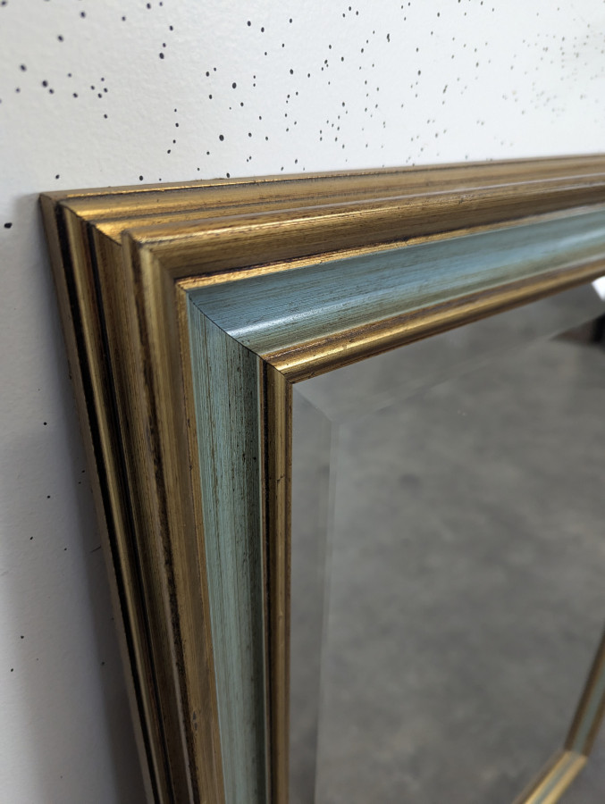 Miroir rectangulaire à cadre laqué vert et doré