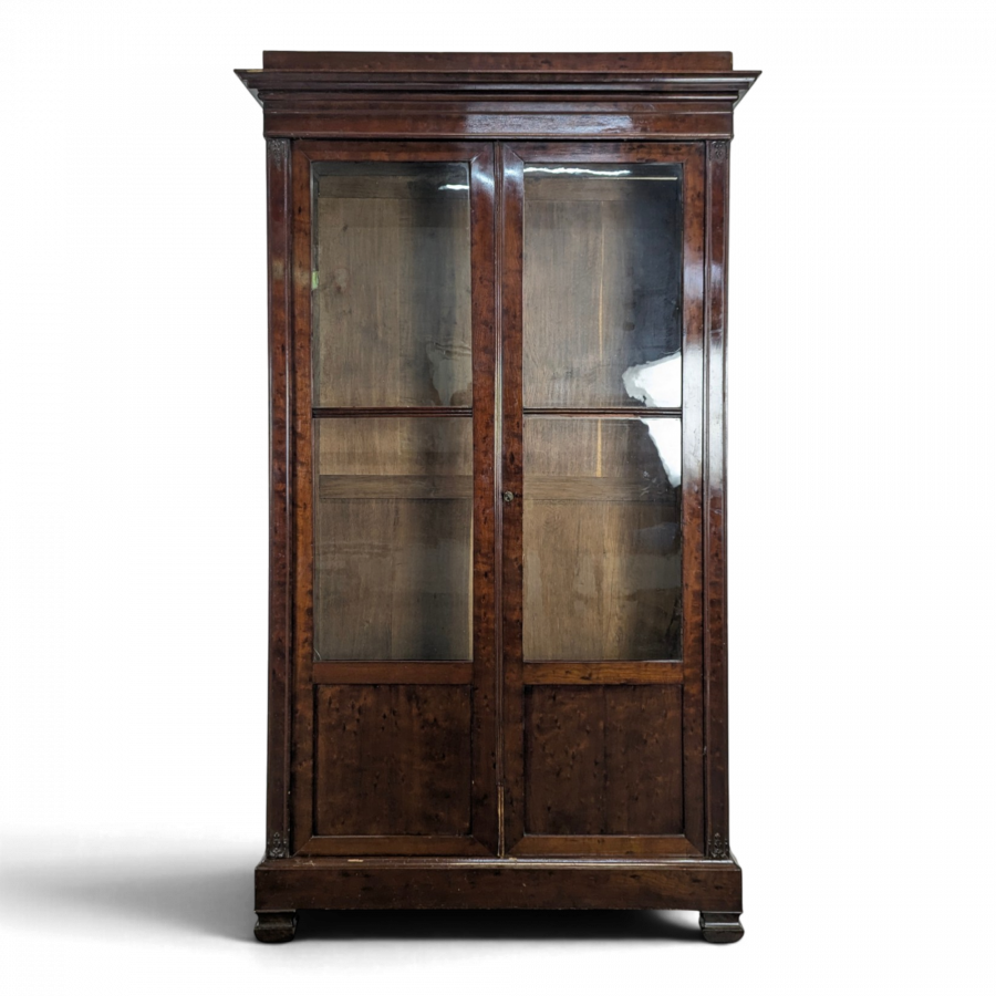 Vitrine Louis-Philippe en acajou à deux portes vitrées