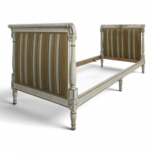 Lit de repos Directoire en bois laqué crème et vert