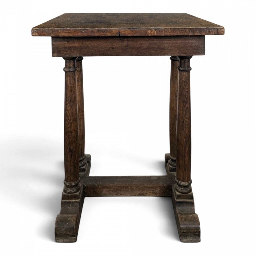 Table d'appoint rustique en chêne à pieds tournés sur patins
