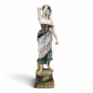 Statue de paysanne en terre cuite polychrome