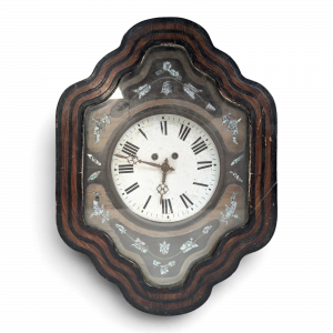 Horloge œil-de-bœuf Napoléon III en bois noirci et nacre