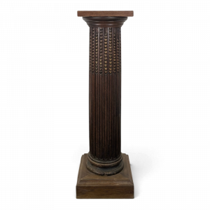 Colonne cannelée en chêne sculpté à plateau carré