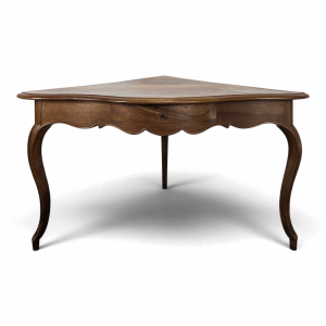 Table d'encoignure Louis XV en noyer à pieds galbés