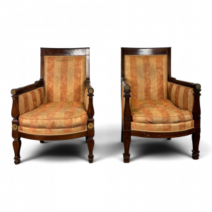 Fausse paire de fauteuils Empire en acajou et bronzes dorés