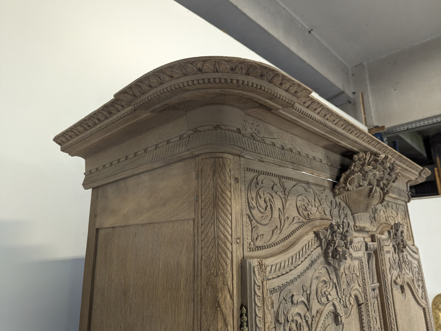 Armoire normande à bouquet en chêne massif