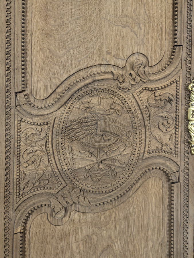 Armoire normande à bouquet en chêne massif