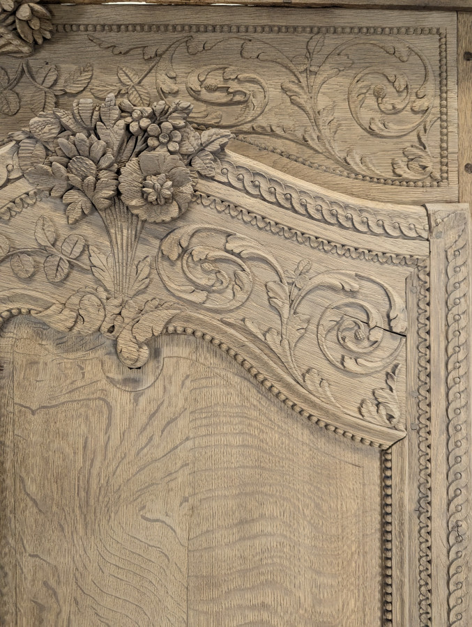 Armoire normande à bouquet en chêne massif