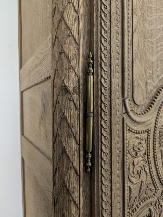 Armoire normande à bouquet en chêne massif