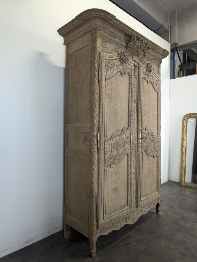 Armoire normande à bouquet en chêne massif