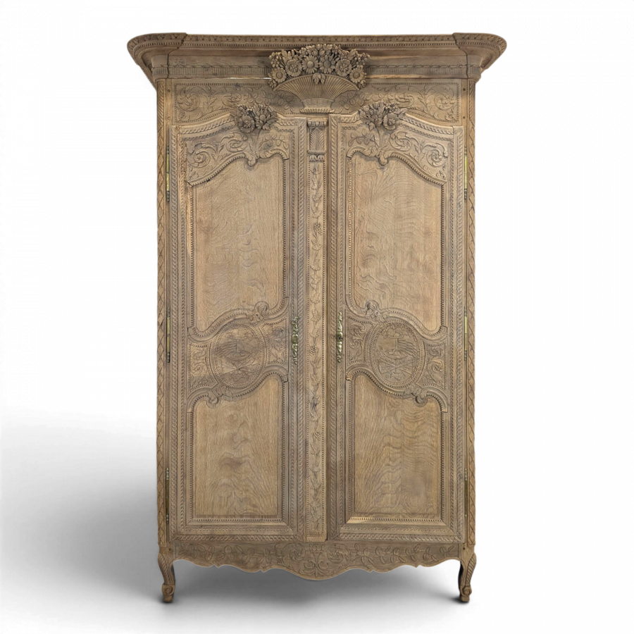 Armoire normande à bouquet en chêne massif