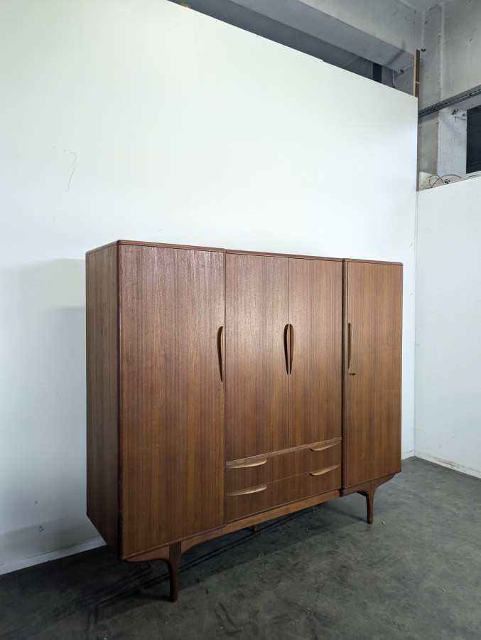 Armoire scandinave en teck Tricoire et Vecchione