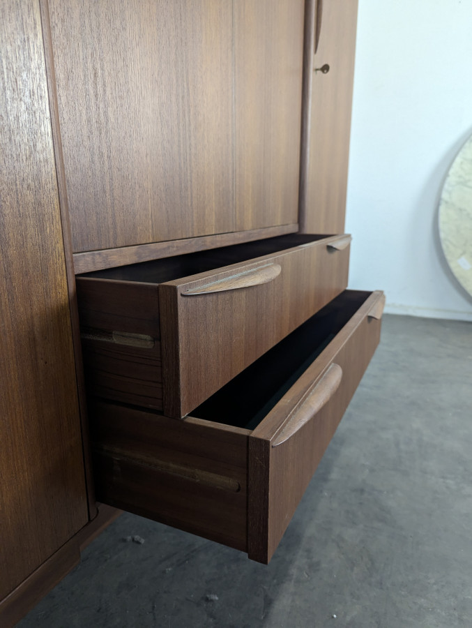 Armoire scandinave en teck Tricoire et Vecchione