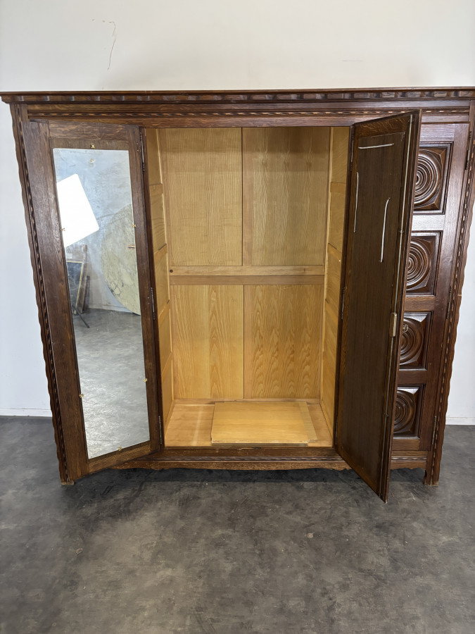 Grande armoire style Charles Dudouyt en chêne
