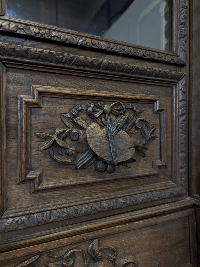 Bibliothèque vitrée de style Louis XIII en chêne