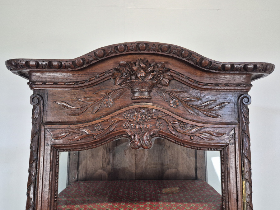 Vitrine commode bonnetière normande du XIXème