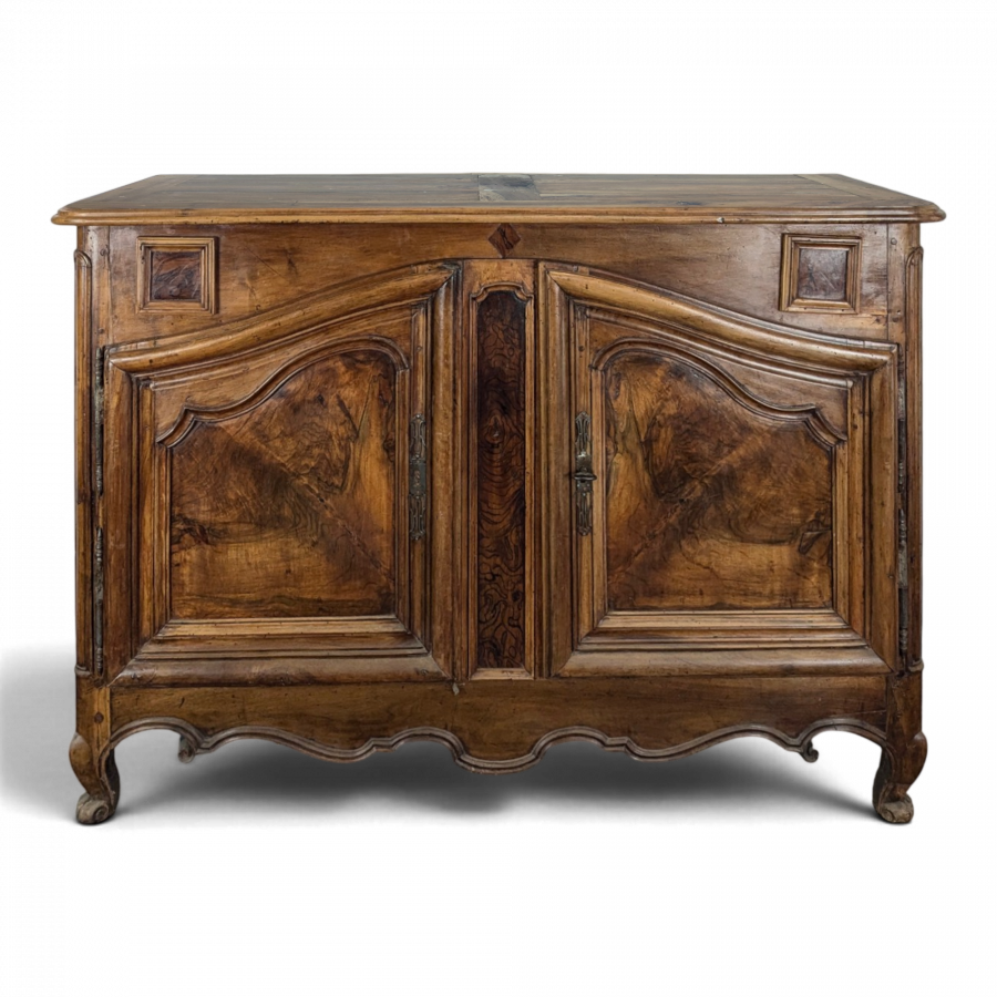 Buffet bas Louis XV en noyer à deux portes XVIIIe